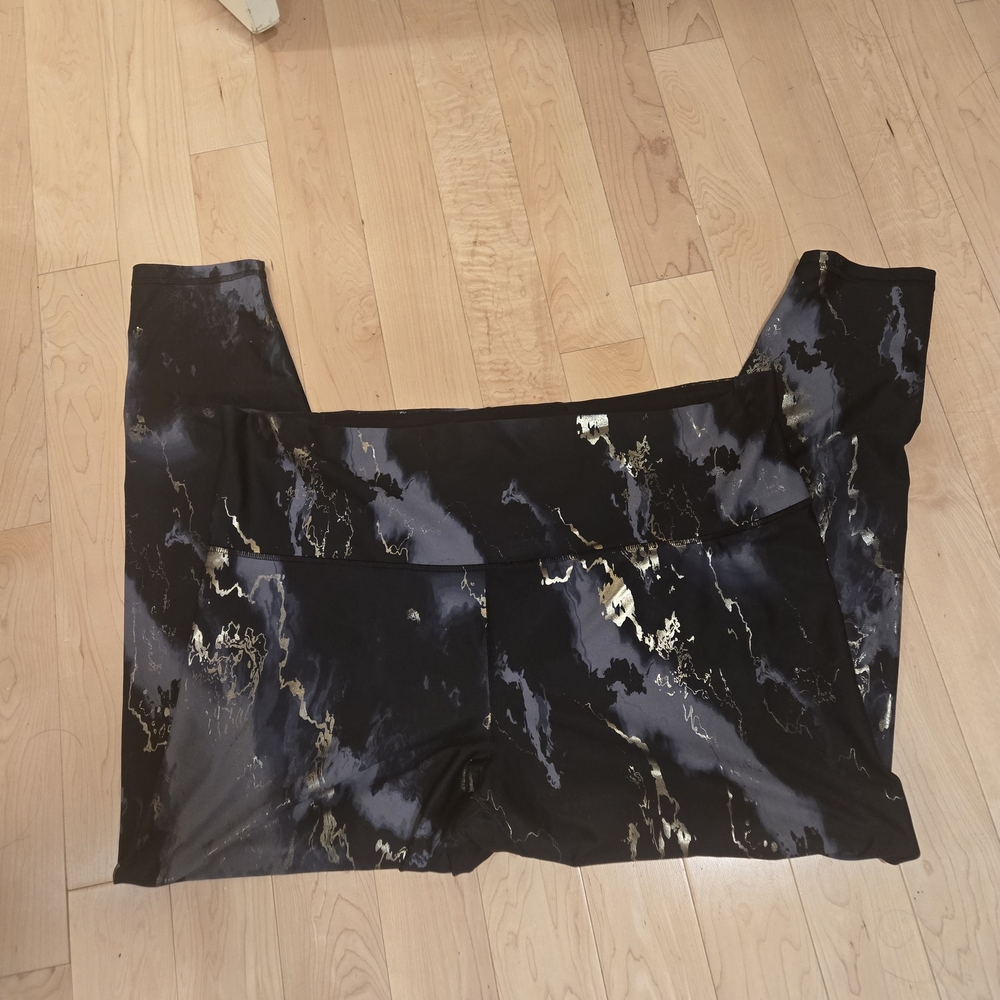 Old Navy Black and Gold Marble Leggings - Picture 2 of 5